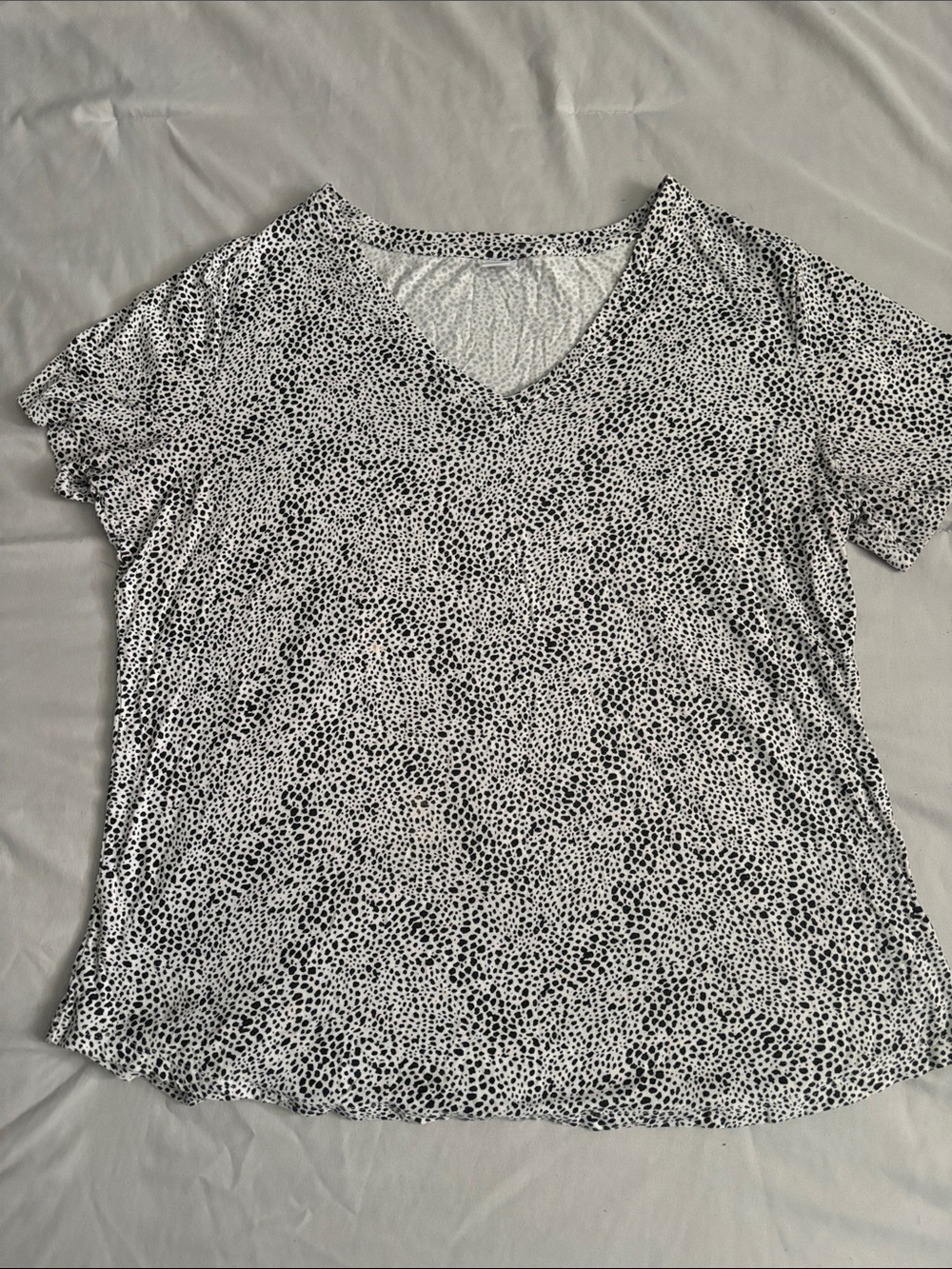 Old Navy V-Neck White and Black Printed Women's Top